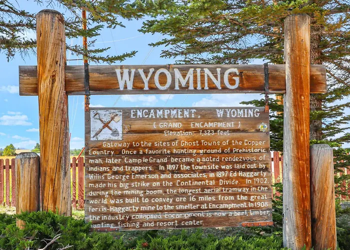Holiday home Mountain-view Log In Wyoming Wilderness *